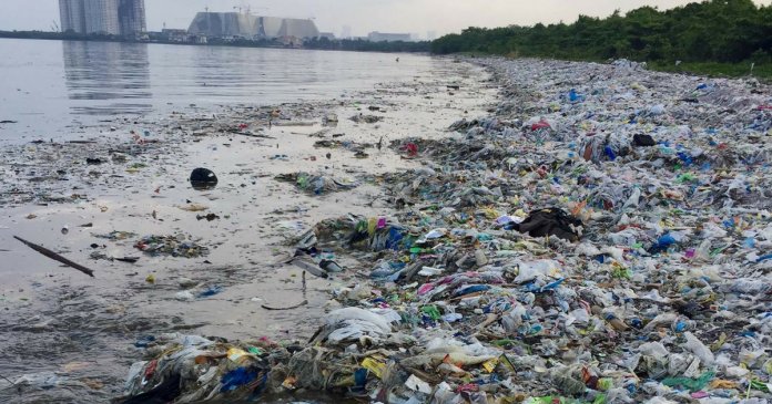 Marca OMO lança primeira embalagem feita com plástico retirado do mar