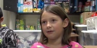 Menina encontra bilhete de lotaria premiado e compra comida para pessoas sem-abrigo