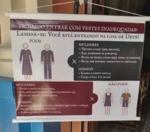 sabiaspalavras.com - Padre é criticado por proibir fiéis de frequentar igreja com 'roupas inadequadas'