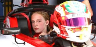 Brasileira de 16 anos se torna nova pilota da Ferrari e quebra padrões