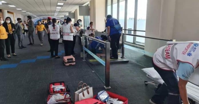 Mulher fica presa em esteira em aeroporto e equipe de resgate amputa perna para libertá-la
