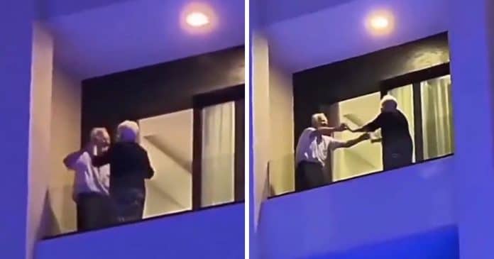 Vídeo de casal de idosos dançando na varanda de apartamento emociona nas redes sociais