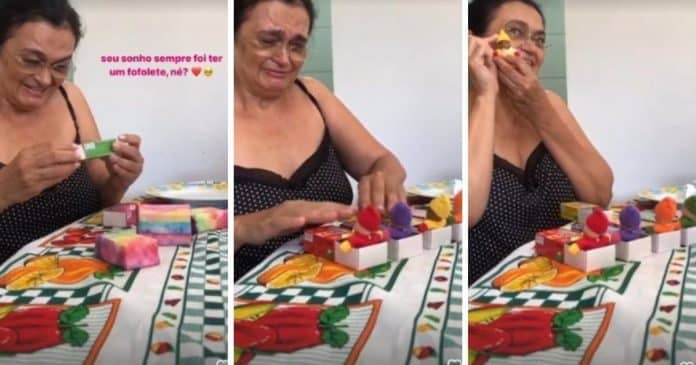 VÍDEO: Mãe realiza sonho de infância ao ganhar coleção de Fofoletes