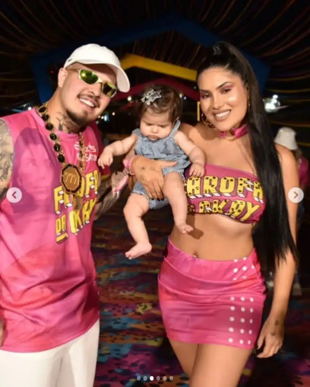 sabiaspalavras.com - Casal de influencers é criticado por levar filha de apenas 5 meses na Farofa da Gkay