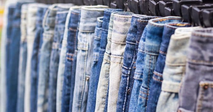 CEO da Levi’s alerta inesperado: Nunca lave seus jeans; entenda