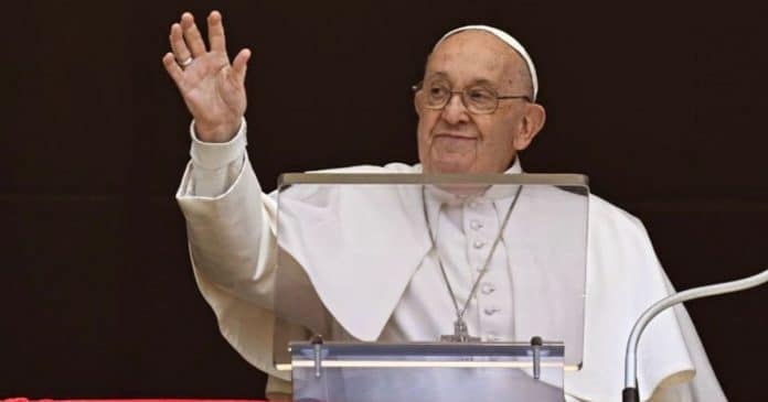 Papa Francisco afirma que ‘já existe bichice demais’ em seminários, revela imprensa italiana