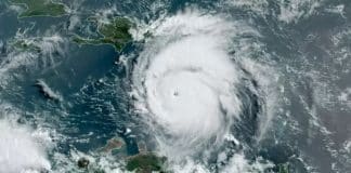 Furacão Beryl de categoria 5 causa ventos de 270 km/h: Veja as imagens chocantes