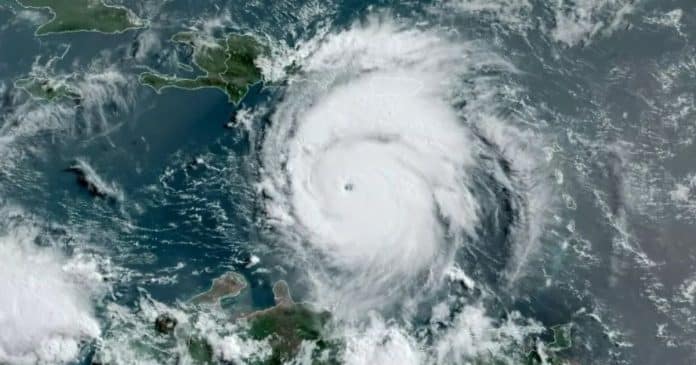 Furacão Beryl de categoria 5 causa ventos de 270 km/h: Veja as imagens chocantes