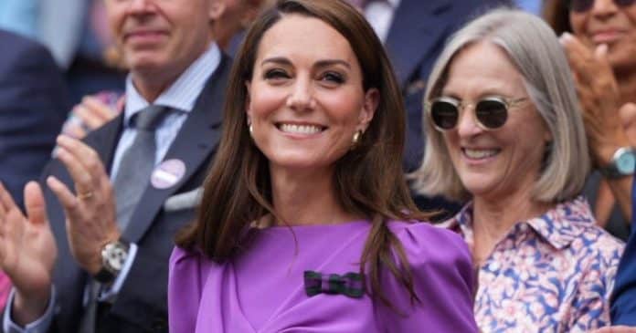 Leitura labial revela reação de Kate Middleton ao ser aplaudida de pé em Wimbledon