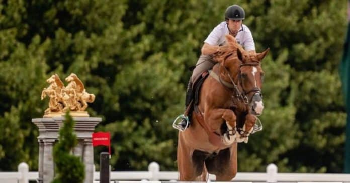 Brasil é eliminado no hipismo após cavaleiro machucar animal com espora