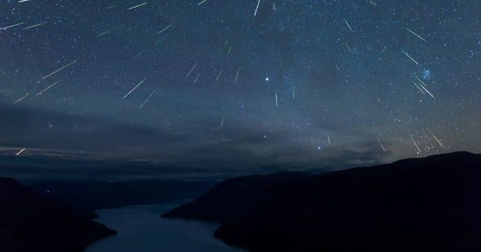 Prepare-se para o espetáculo celestial: Chuva de meteoros perseidas alcança seu pico no Brasil