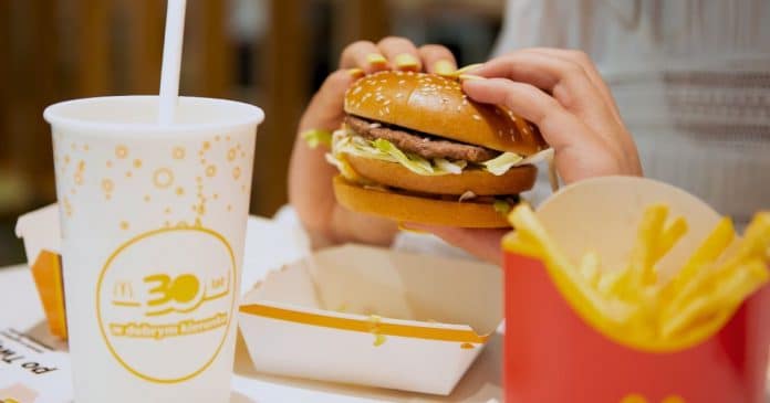 Lanches do McDonald’s causam doença que já matou uma pessoa e infectou dezenas nos EUA