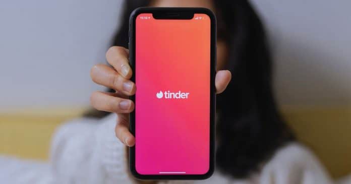 O lado sombrio do Tinder: Estudo revela verdades chocantes sobre o app de namoro