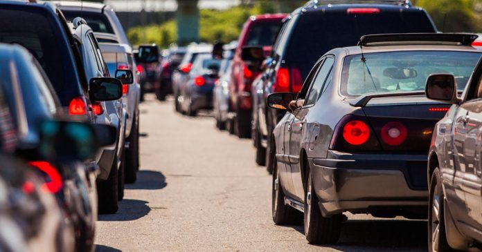 A cor de carro mais perigosa para dirigir foi comprada por mais de 1 milhão de pessoas nos últimos 3 anos