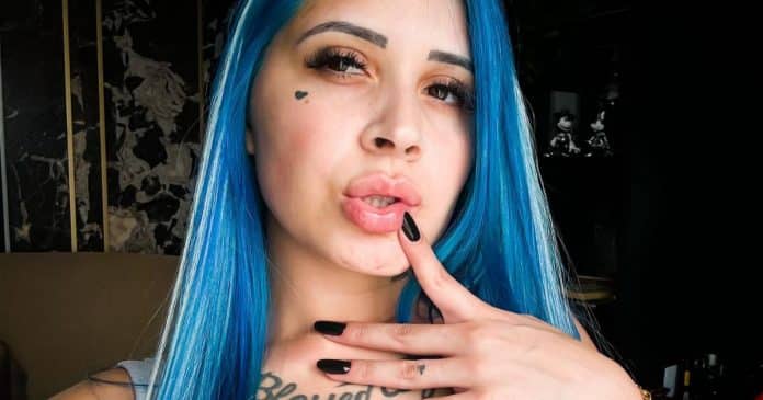 Influencer brasileira famosa por “ensinar” seguidores a ficarem milionários é presa em SC