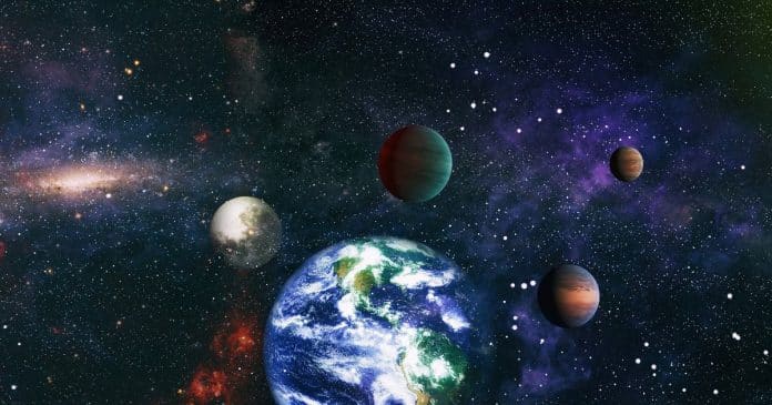 Melhor hora para ver o incrível ‘desfile planetário’ hoje à noite, pois seis planetas serão visíveis da Terra