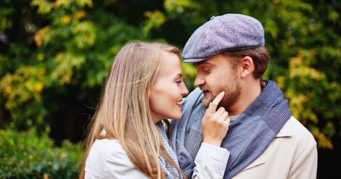 5 Maneiras infalíveis de fazer um homem se sentir totalmente irresistível